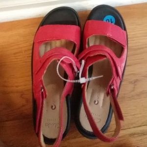 New! Clarks Artisan Unstructured Size 10 sandals